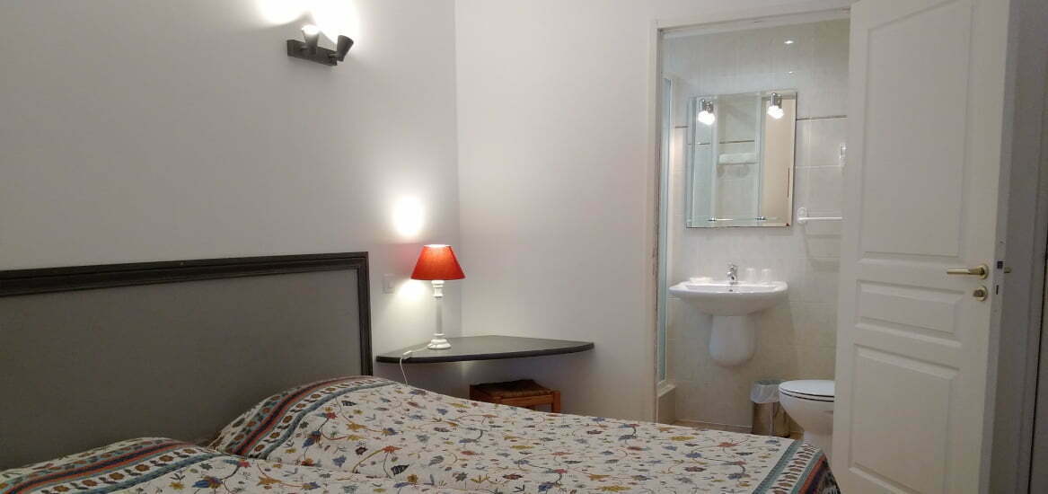 chambre - appartement bas - Nun Obeki maison basque -st jean de luz