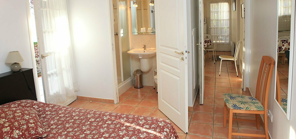 chambre - appartement bas - Nun Obeki maison basque -st jean de luz