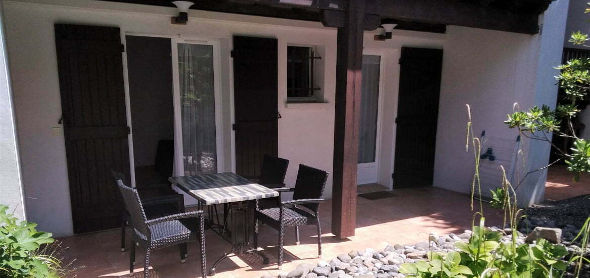 terrasse- appartement bas - Nun Obeki maison basque -st jean de luz