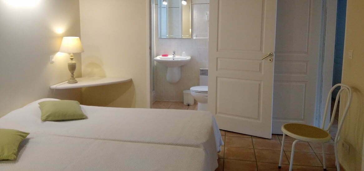 chambre- appartement haut - Nun Obeki maison basque -st jean de luz