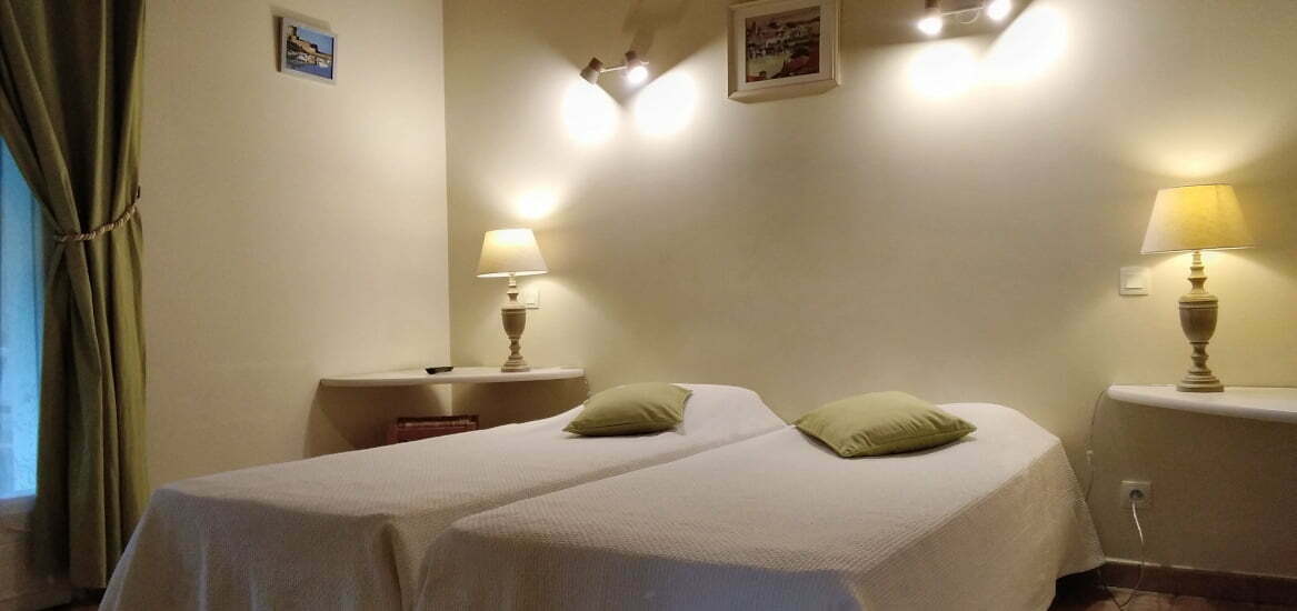 chambre- appartement haut - Nun Obeki maison basque -st jean de luz