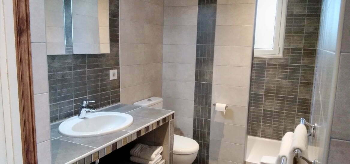 salle de bain - appartement zurea - Nun Obeki maison basque -st jean de luz