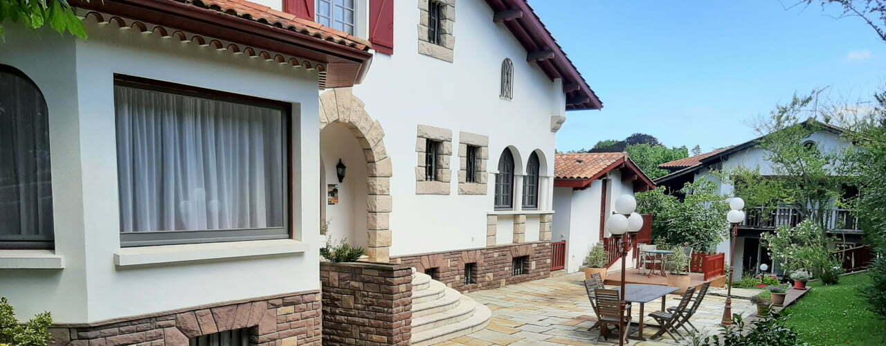 jardin et façade - Nun Obeki maison basque