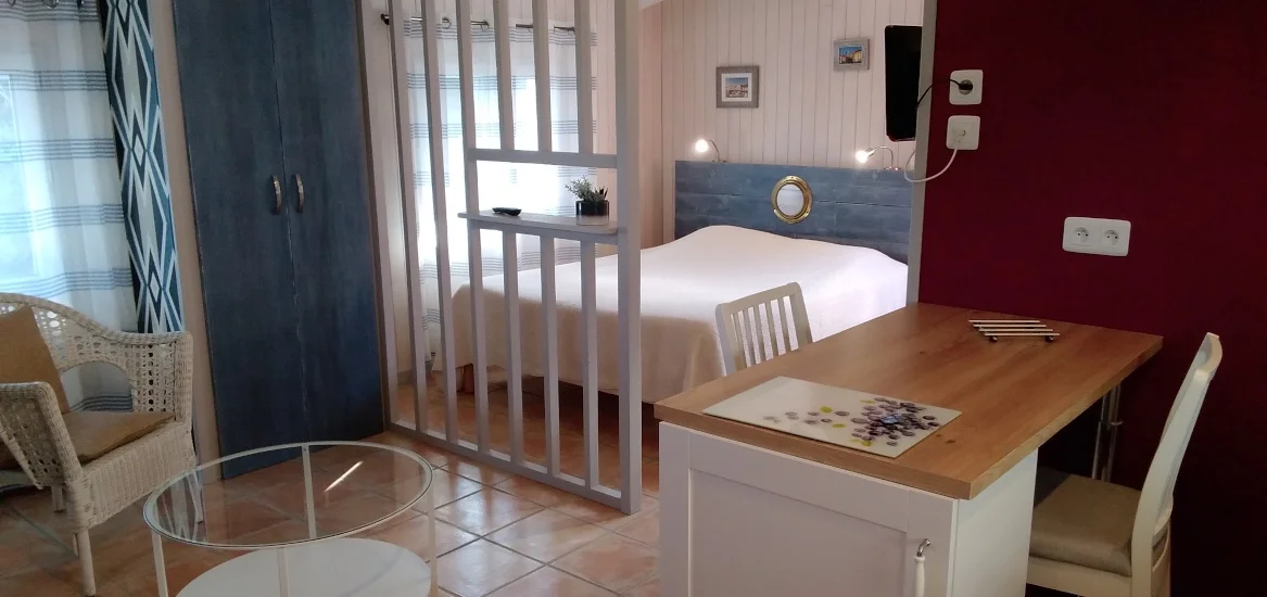 chambre - studio patxi - Nun Obeki maison basque -st jean de luz